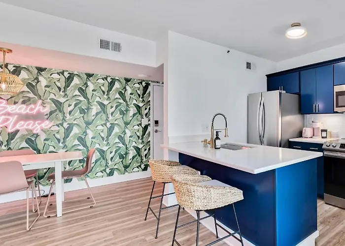 Please 2 Bedroom 2 Bath Sleeps 6 Aparthotel