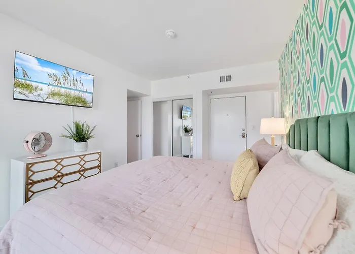 Please 2 Bedroom 2 Bath Sleeps 6 Aparthotel